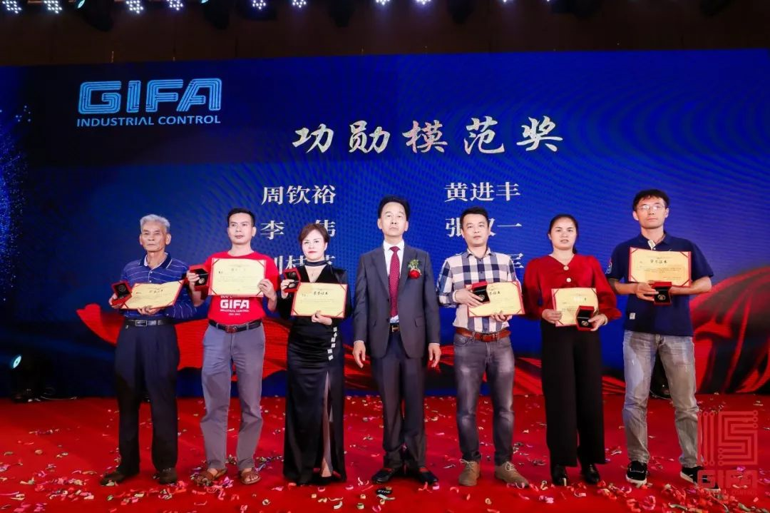 5dd5f60bcdd4e.png image.png